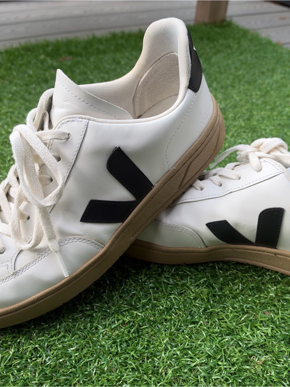 Men’s Veja V-12 size 11